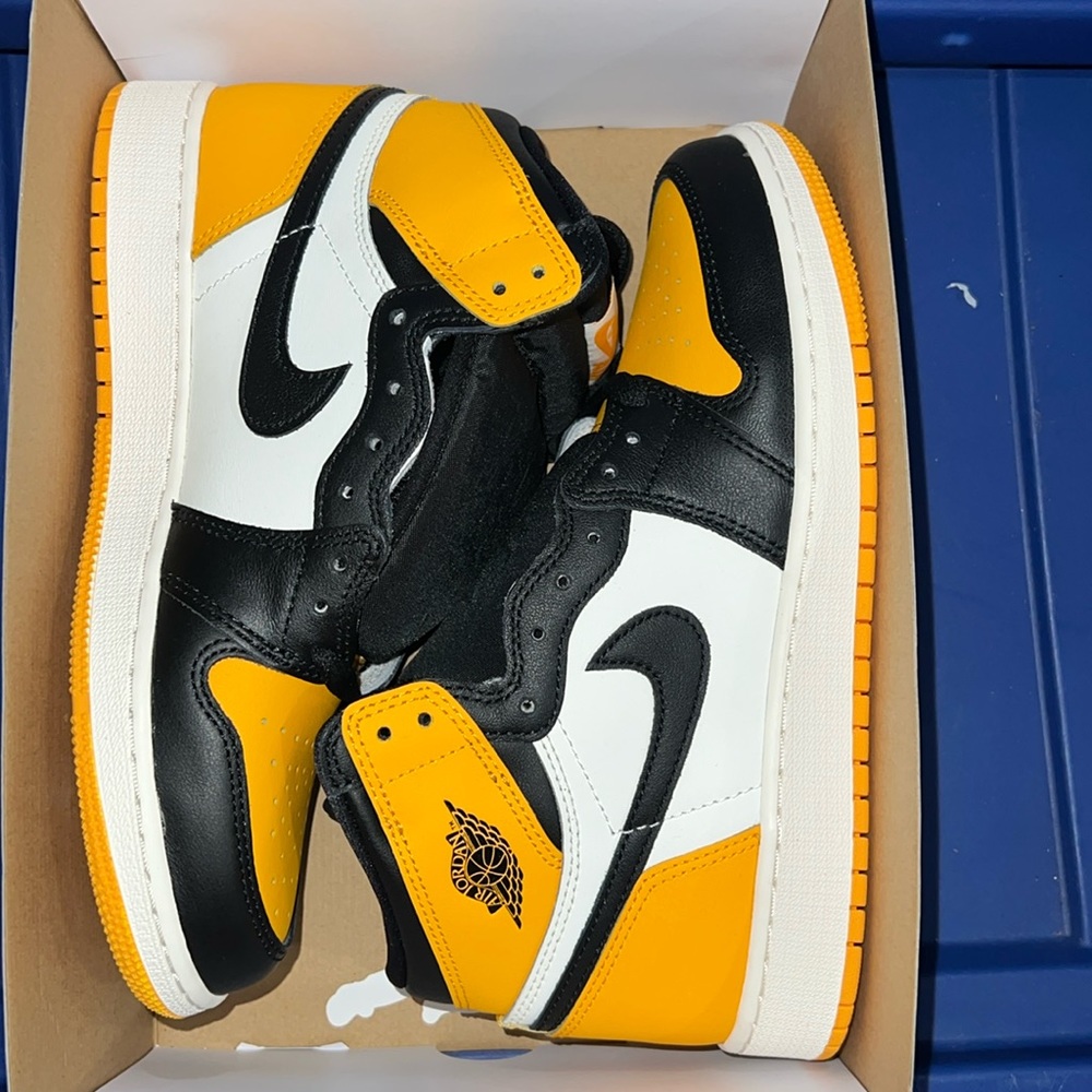 Air Jordan 1 Retro High - Picture 5 of 7